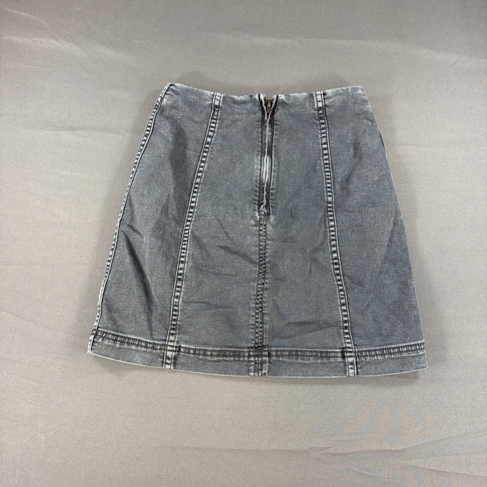 Free People Denim Mini Skirt in a faded wash with vertical panel stitching Sz 0
